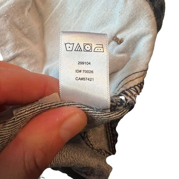 3 for $30! Loft medium wash jean shorts with frayed ends. Size 27 - Picture 5 of 9